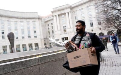 Federal workers fired by Dege sound while looking for new jobs