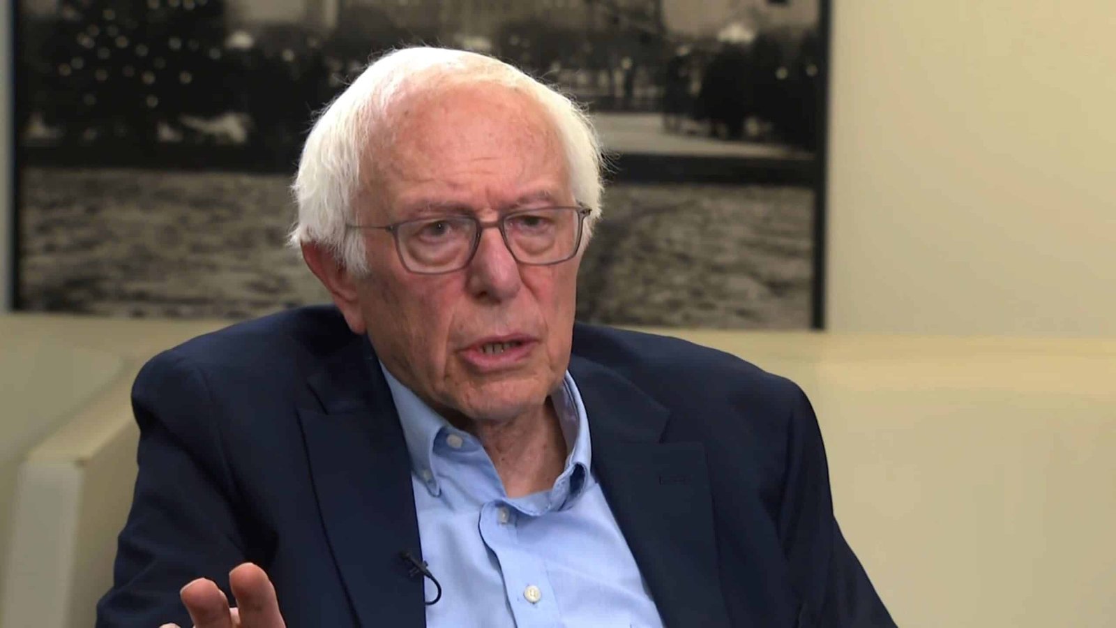 The Americans will not let Trump "establish an oligarchic form of government": Bernie Sanders