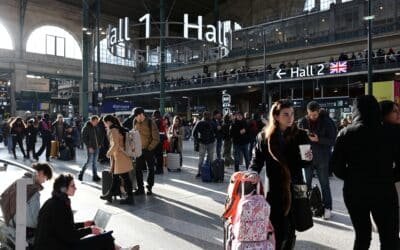 Photo: The discovery of the Bomb of World War II interrupts the trains of the Gare du Nord station in Paris