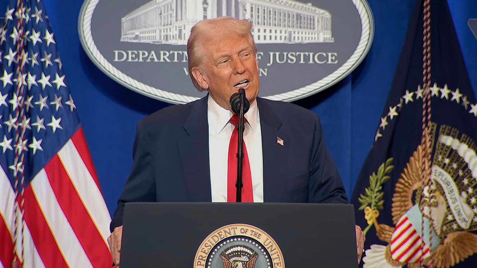 Trump criticizes the prosecution, promotes on January 6 of the hostages during the visit to the Department of Justice