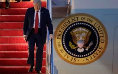 Trump says that "he is not joking" about possibly looking for a third mandate. The Constitution prohibits it, scholars say