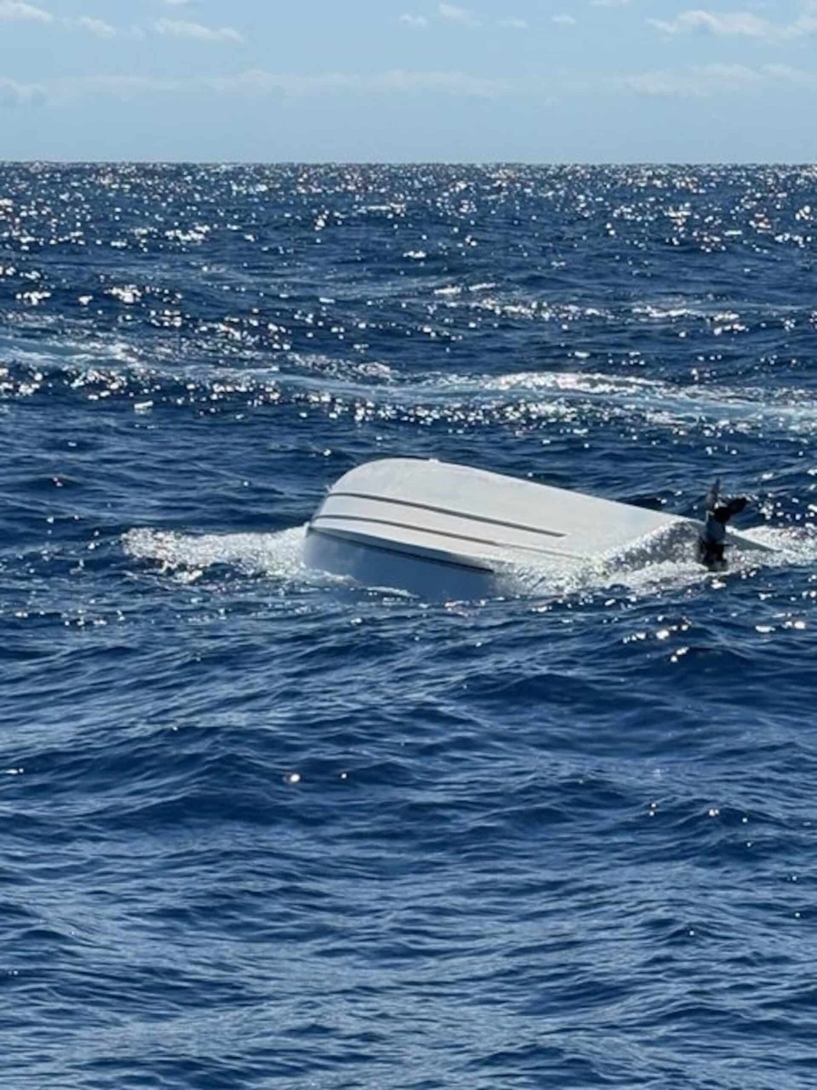 1 dead, 4 rescued, others missing after the boat overturned outside the Florida coast