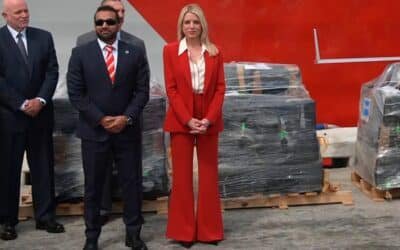 DOJ, Bust of the Coast Guard $ 500 million in cocaine tied to the posters