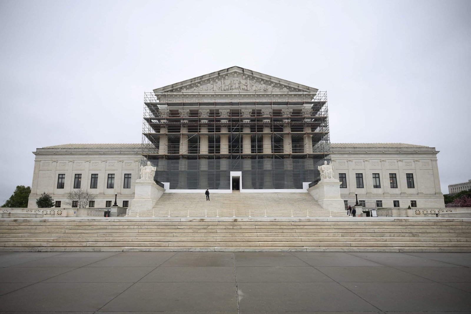 The Supreme Court allows Trump to cancel 16,000 federal test workers