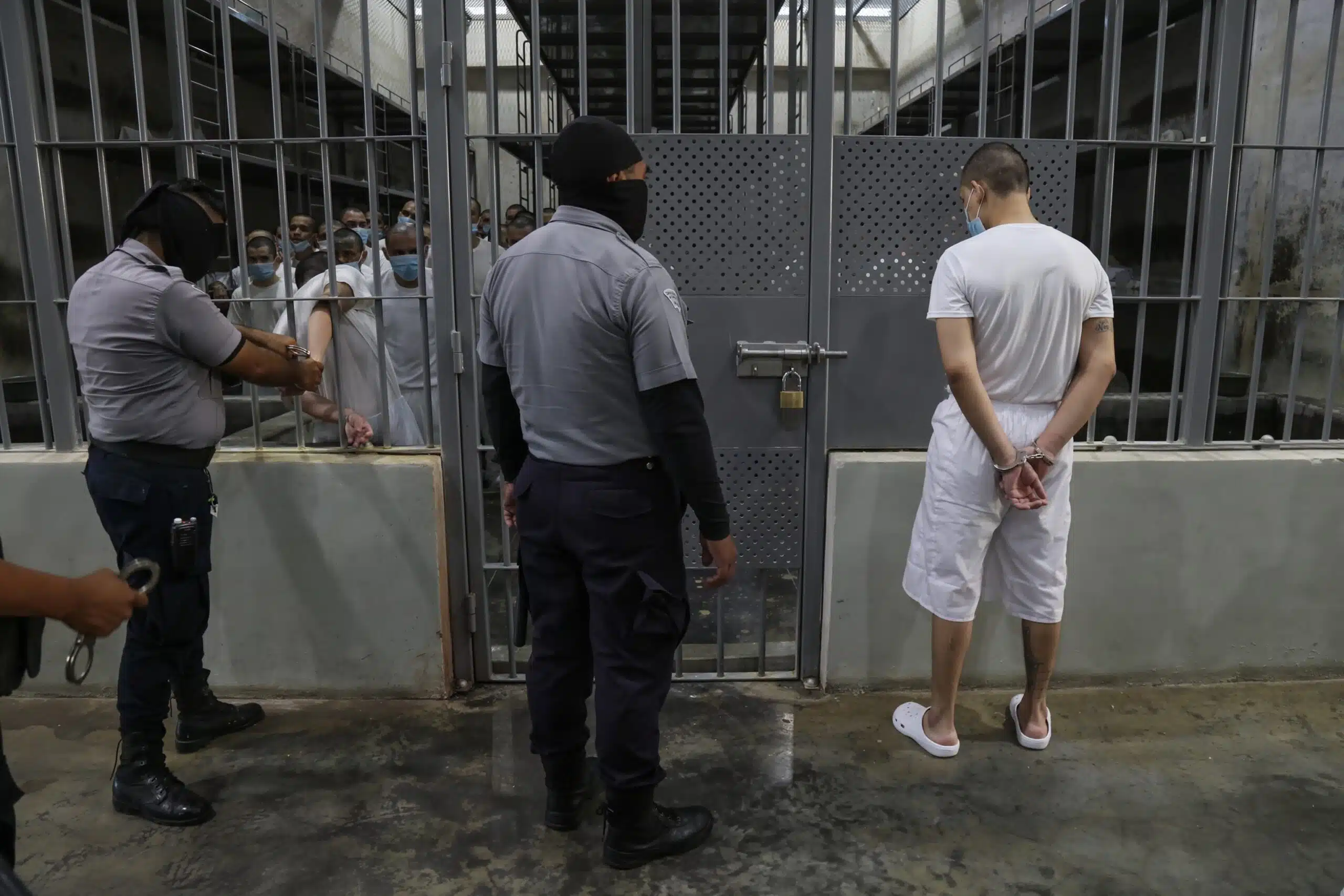 Photo: El Salvador continues to receive deportees from the United States as the controversy intensifies