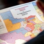 The Governor of Texas, Abbott, signs the map of the redrait congress that favors Republicans after Trump press