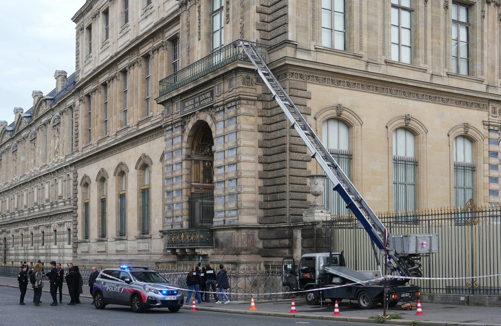 The Louvre Museum closes after brazen theft of jewels of 'inestimable' value