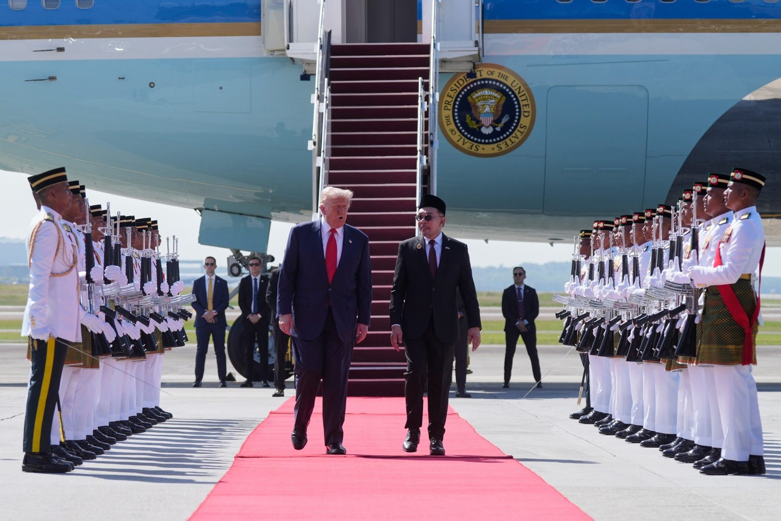 PHOTO: Donald Trump, Anwar Ibrahim