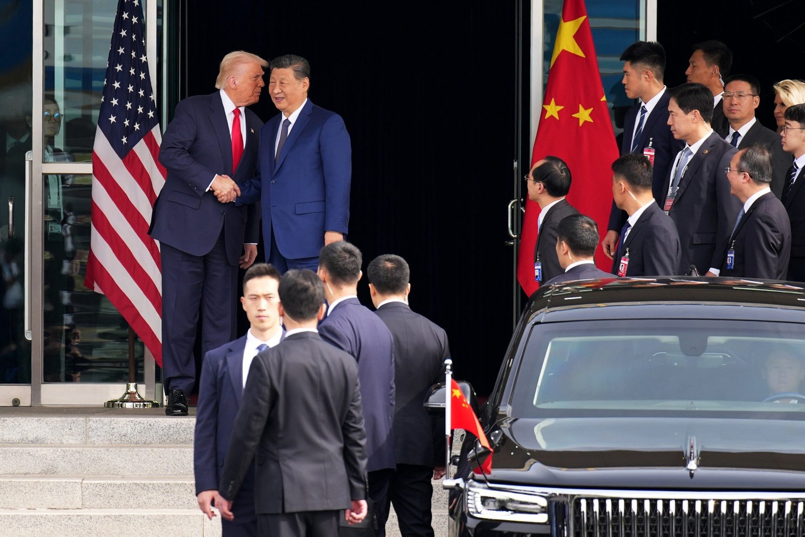 PHOTO: United States Donald Trump meets with the president of China, Xi, in South Korea