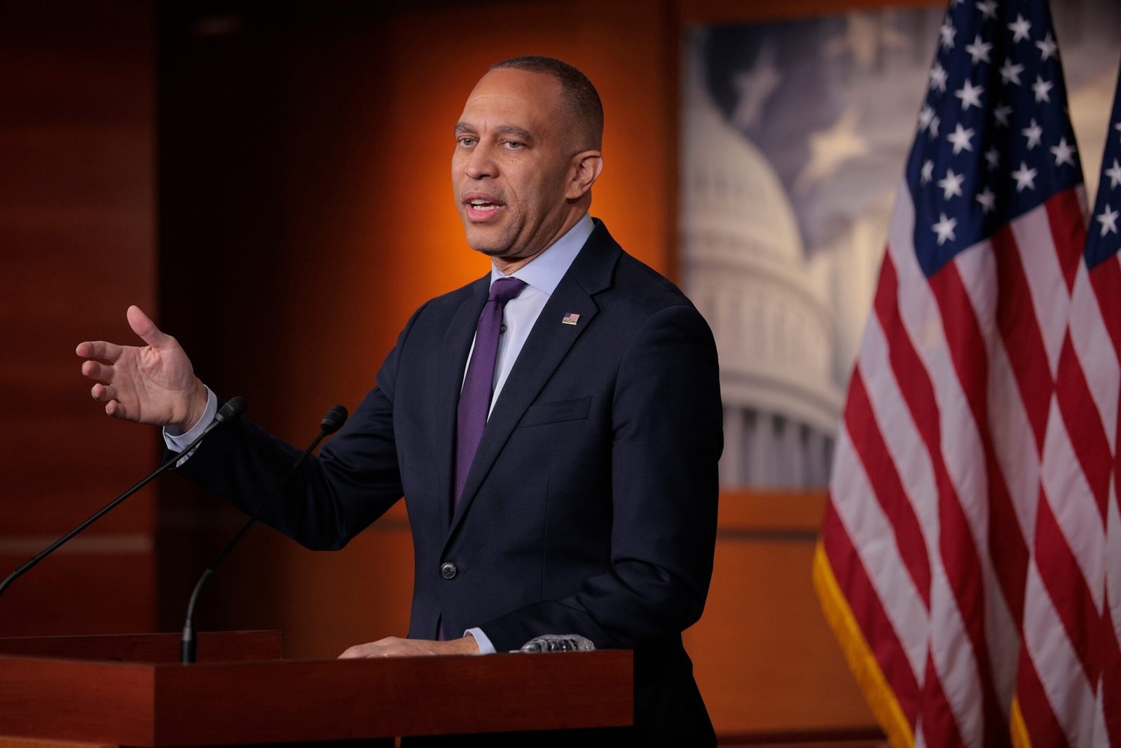 Jeffries Calls Oversight Chairman Comer a 'Cold Liar' After Epstein Indictment