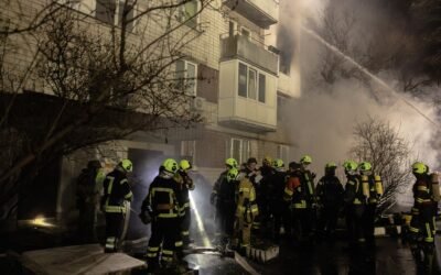 Russia launches deadly attack on Kyiv as Zelenskyy's advisers travel to US for talks